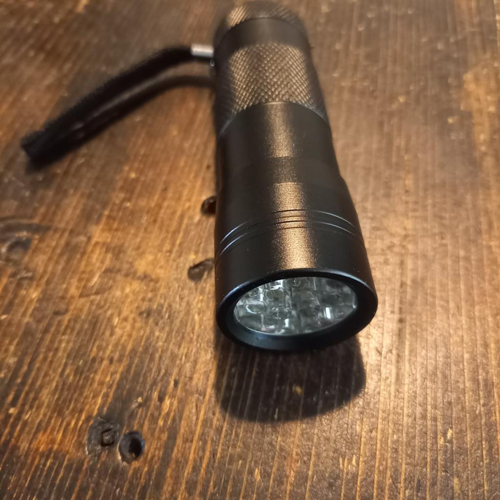 Blacklight zaklamp / urine detector, Ophalen of Verzenden, Zo goed als nieuw, Batterij