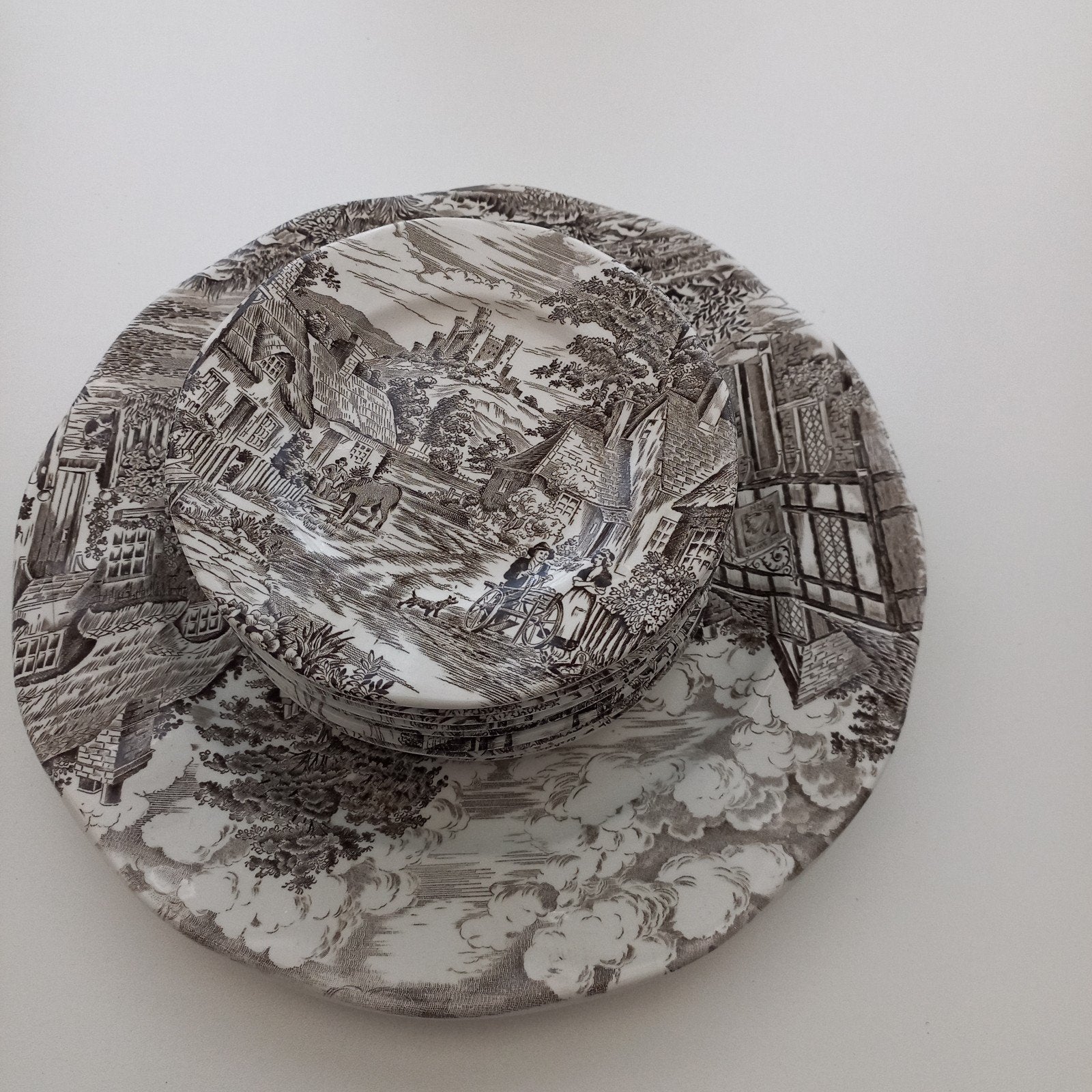 Oud 12 delig gebaksstel van wedgwood, Huis en Inrichting, Keuken | Servies, Ophalen