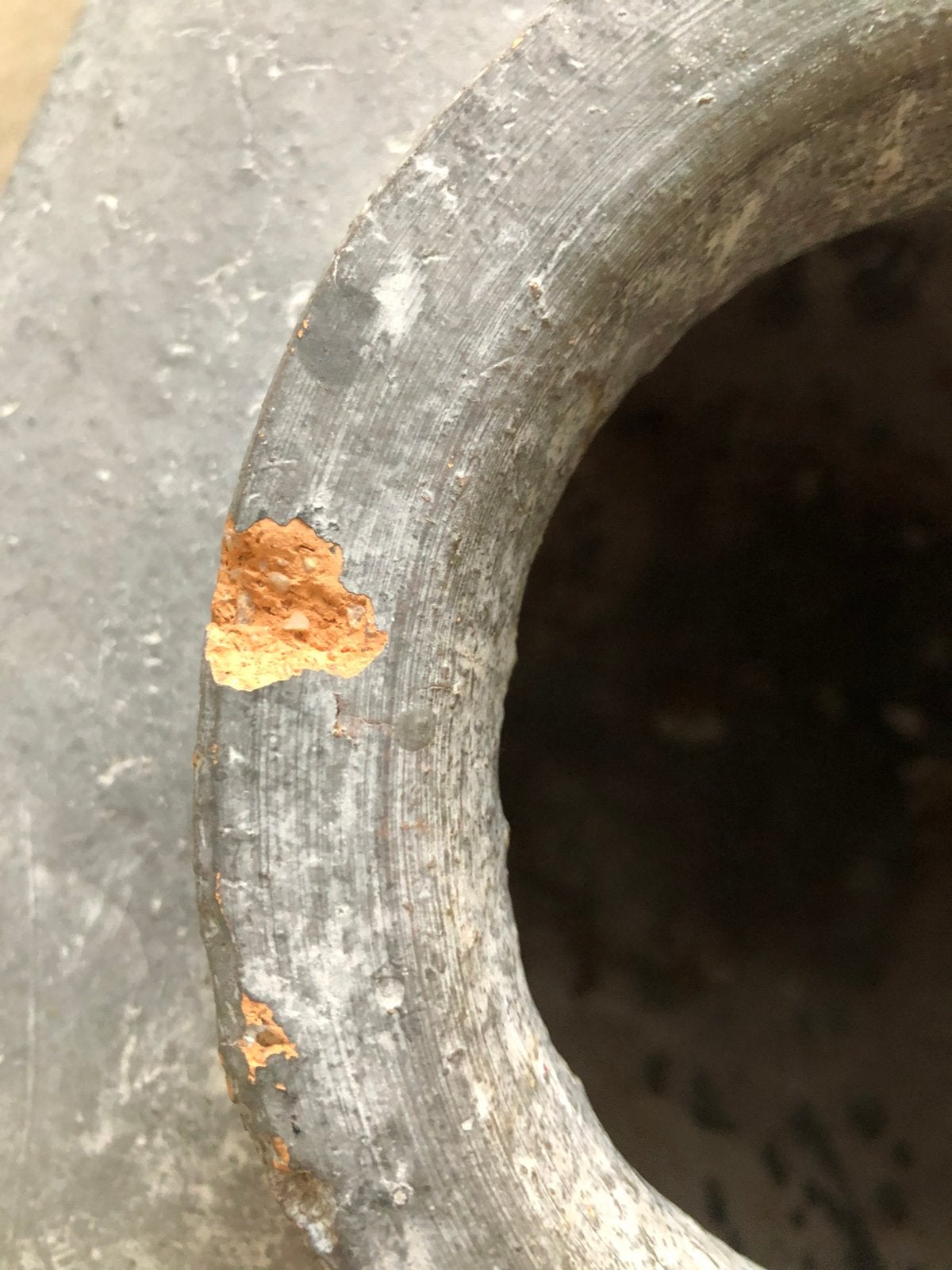 Landelijke bloempot, Rond, Ophalen of Verzenden, Zo goed als nieuw, Aardewerk