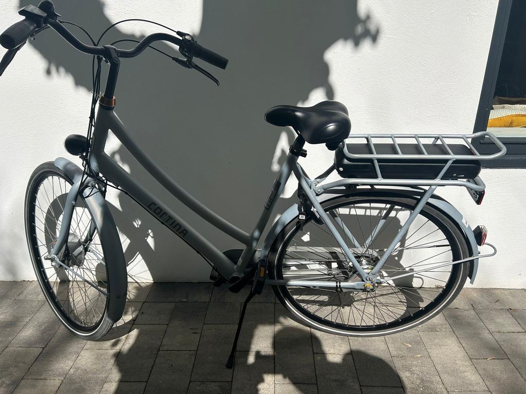 Cortina E-u1 elektrische fiets 750wh accu, Fietsen en Brommers, Fietsen | Dames | Damesfietsen, Versnellingen, Trommelrem, Ophalen