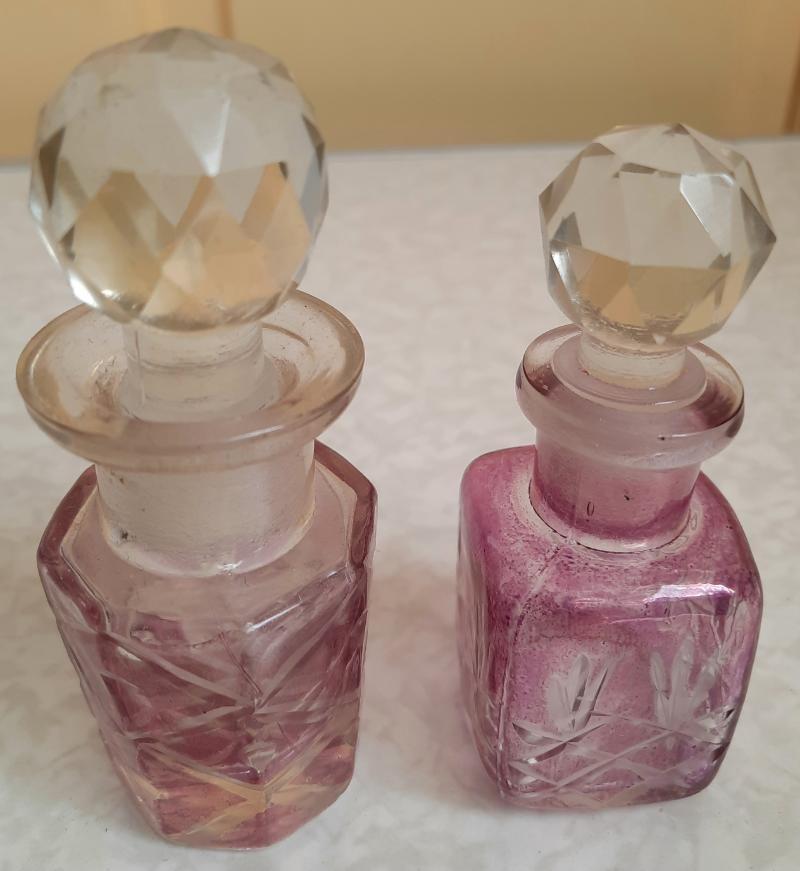 2 Antieke rose kristal parfumflesjes, Antiek en Kunst, Antiek | Glas en Kristal, Ophalen of Verzenden