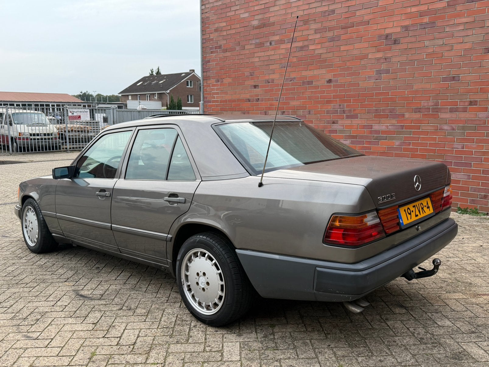 Mercedes-Benz 200-Serie 3.0 300 E K6 1986 Grijs, foto 3