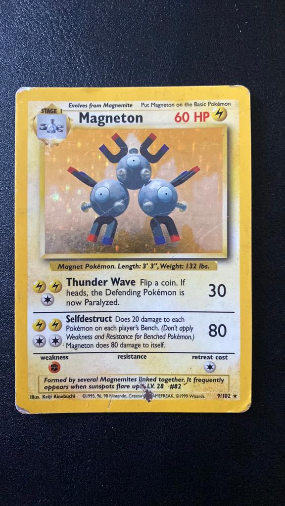 Pokemon magneton 9/102 holo base set engels, Hobby en Vrije tijd, Verzamelkaartspellen | Pokémon, Ophalen of Verzenden, Gebruikt