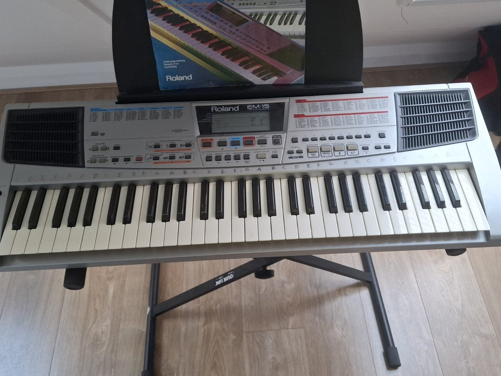Roland EM-15 Keyboard met standaard en adapter, Muziek en Instrumenten, Keyboards, Ophalen of Verzenden