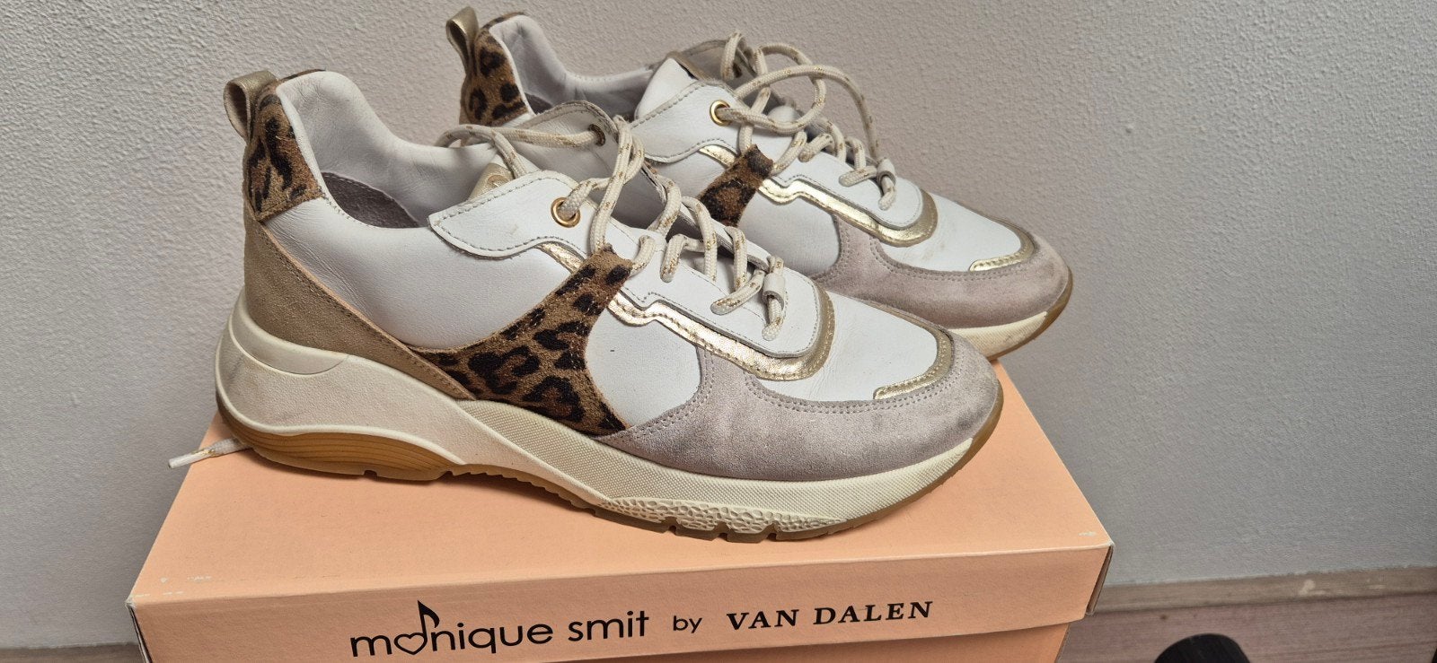 Sneakers wit leer suede tijgerprint maat 39 van dalen, Kleding | Dames, Schoenen, Verzenden, Wit, Van Dalen, Sneakers of Gympen