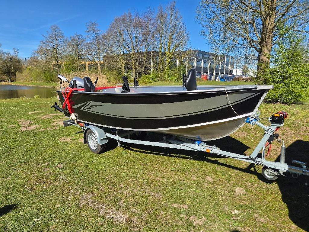 Qwest RF454 Aluminium Visboot incl trailer&motor nieuwstaat, Ophalen, 10 tot 30 pk, Aluminium, Zo goed als nieuw