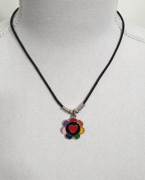 Kleurrijke bloem ketting met hartje, Overige kleuren, Ophalen of Verzenden, Zo goed als nieuw, Overige materialen