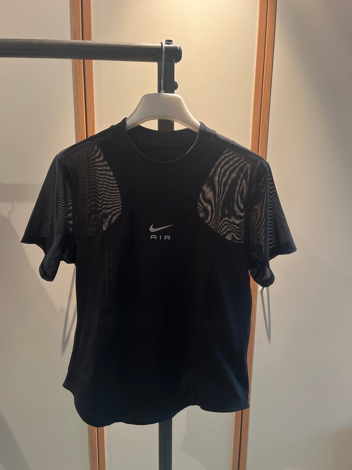 Nike Air Sportshirt Zwart met Mesh Details, Maat 38/40 (M), Zwart, Ophalen of Verzenden, Fitness of Aerobics