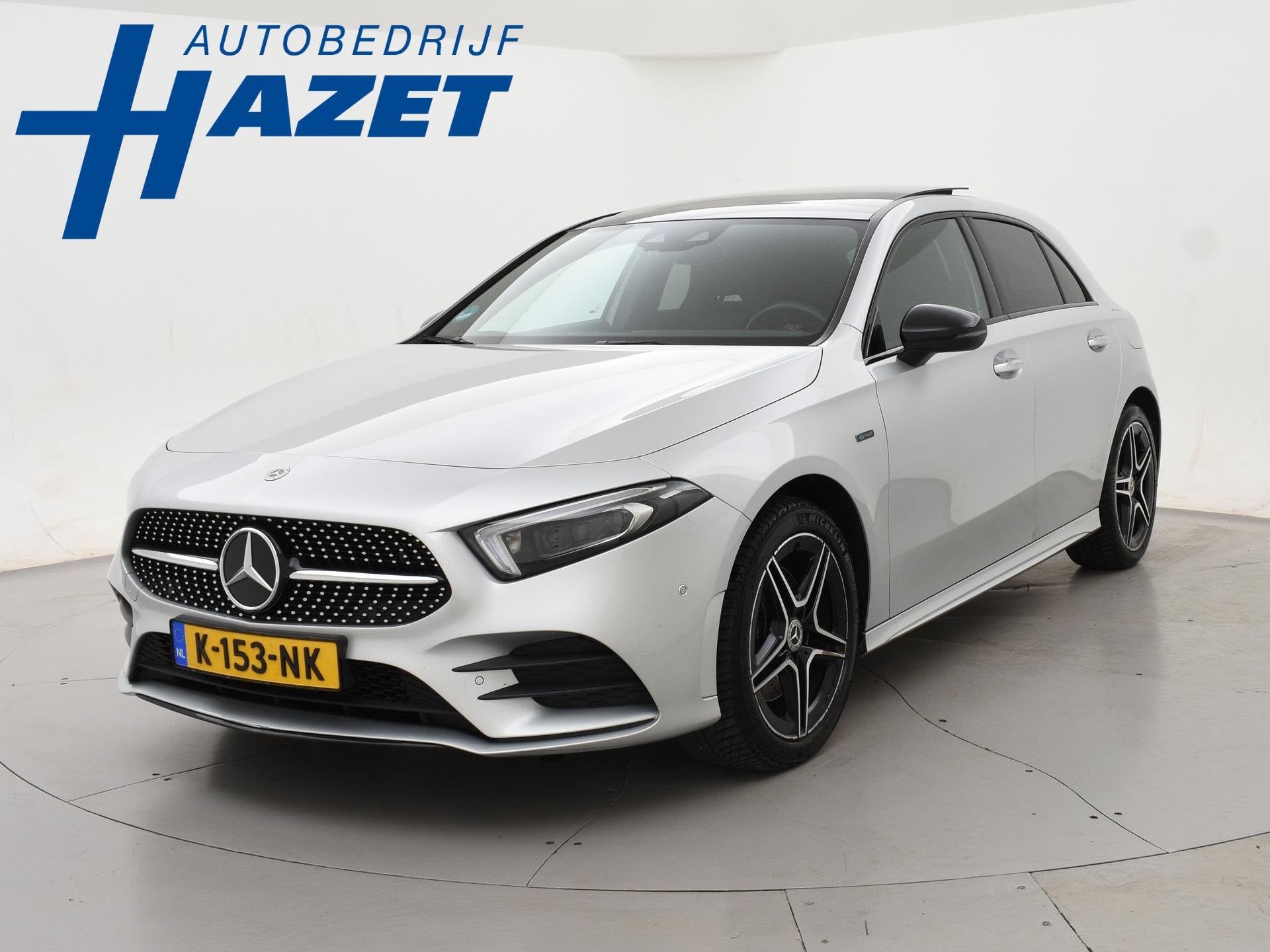 Mercedes-Benz A-klasse 250e AMG SPORT + PANORAMA | MEMORY |, Auto's, Mercedes-Benz, Gebruikt, 4 cilinders, 16 kWh, Bedrijf