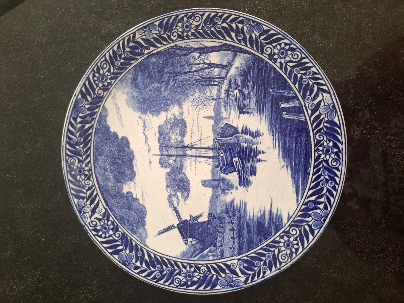 Delfts Blauw Wandbord met Hollands Landschap - Boch Frères, Antiek en Kunst, Antiek | Wandborden en Tegels, Ophalen of Verzenden