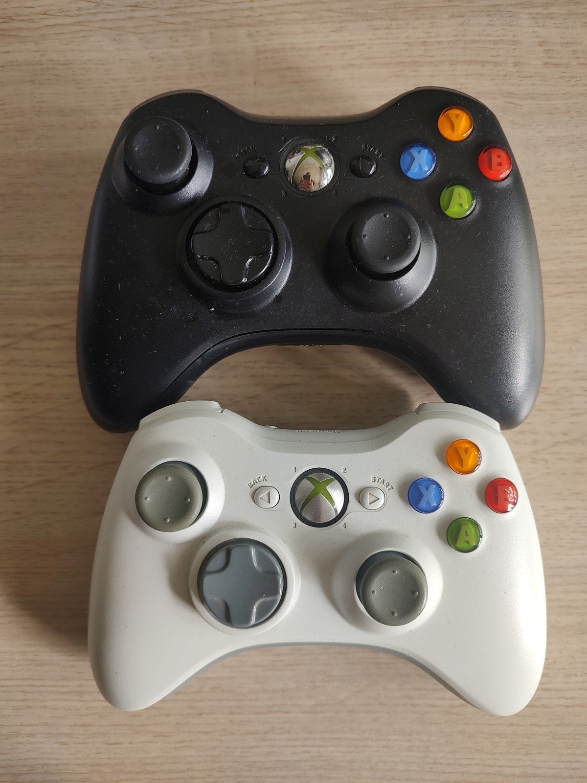 Xbox 360 Controllers - Wit en Zwart (Draadloos), Gebruikt, Ophalen of Verzenden, Controller, Xbox 360