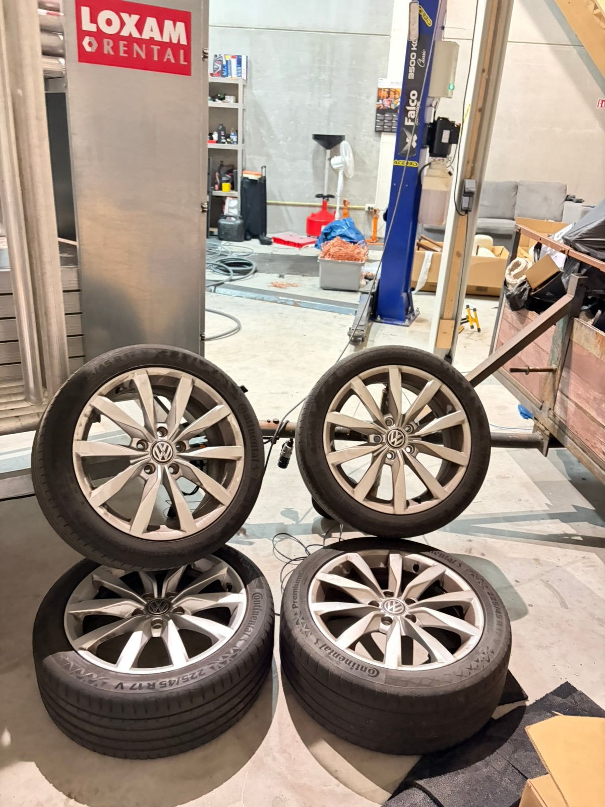 Originele Volkswagen 17 inch lichtmetalen velgen, Auto-onderdelen, Banden en Velgen, Ophalen, 17 inch, Zomerbanden, 225 mm