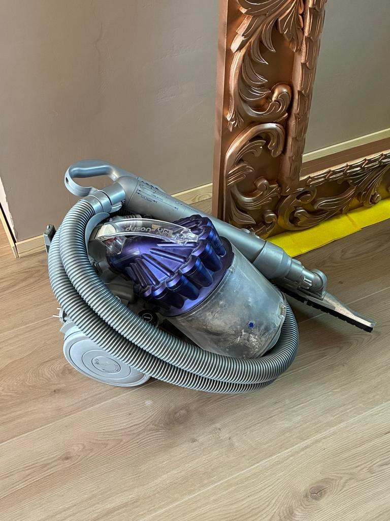 Dyson DC32 Stofzuiger - Krachtige Cycloon Technologie, Ophalen, Zo goed als nieuw, Dyson, Reservoir