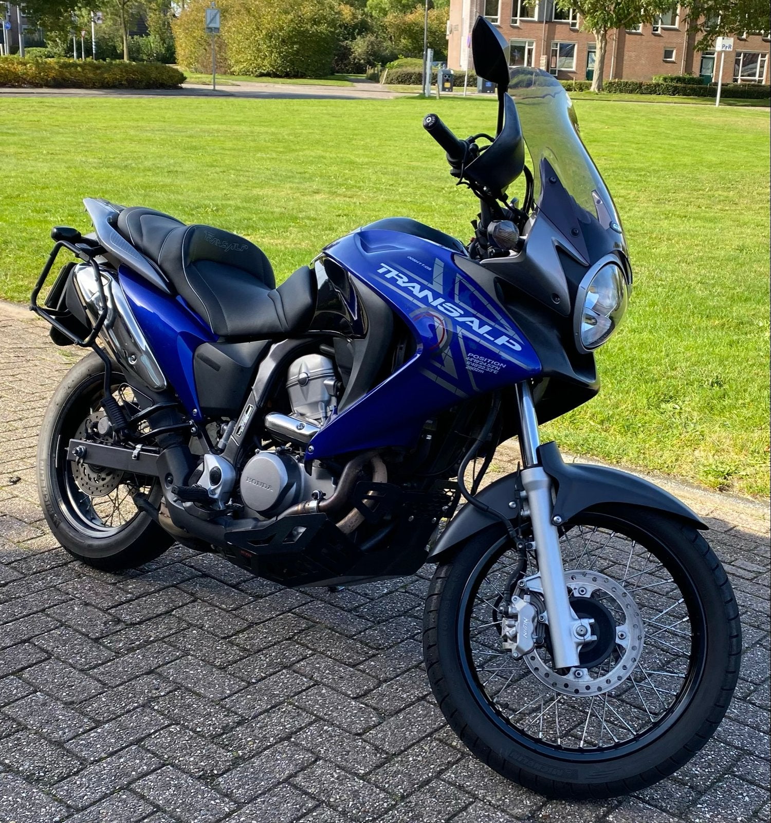 Honda Transalp XL700V - Goed onderhouden met kleine gebruiks, Handvatverwarming, 2 cilinders, Gebruikt, Particulier