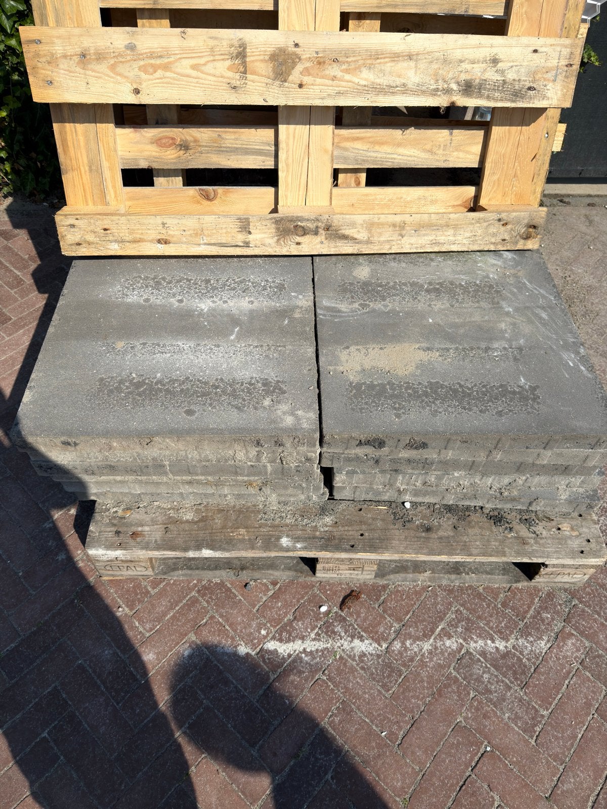 Gebruikte betontegels op pallet 36 stuks 60x60, Ophalen of Verzenden, Gebruikt, Overige materialen, 20 tot 50 mm