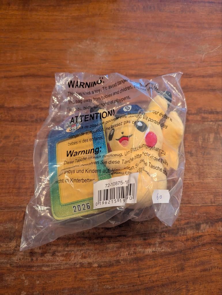 Pikachu Knuffel met Pet - Nieuw in Verpakking!, Ophalen of Verzenden, Nieuw