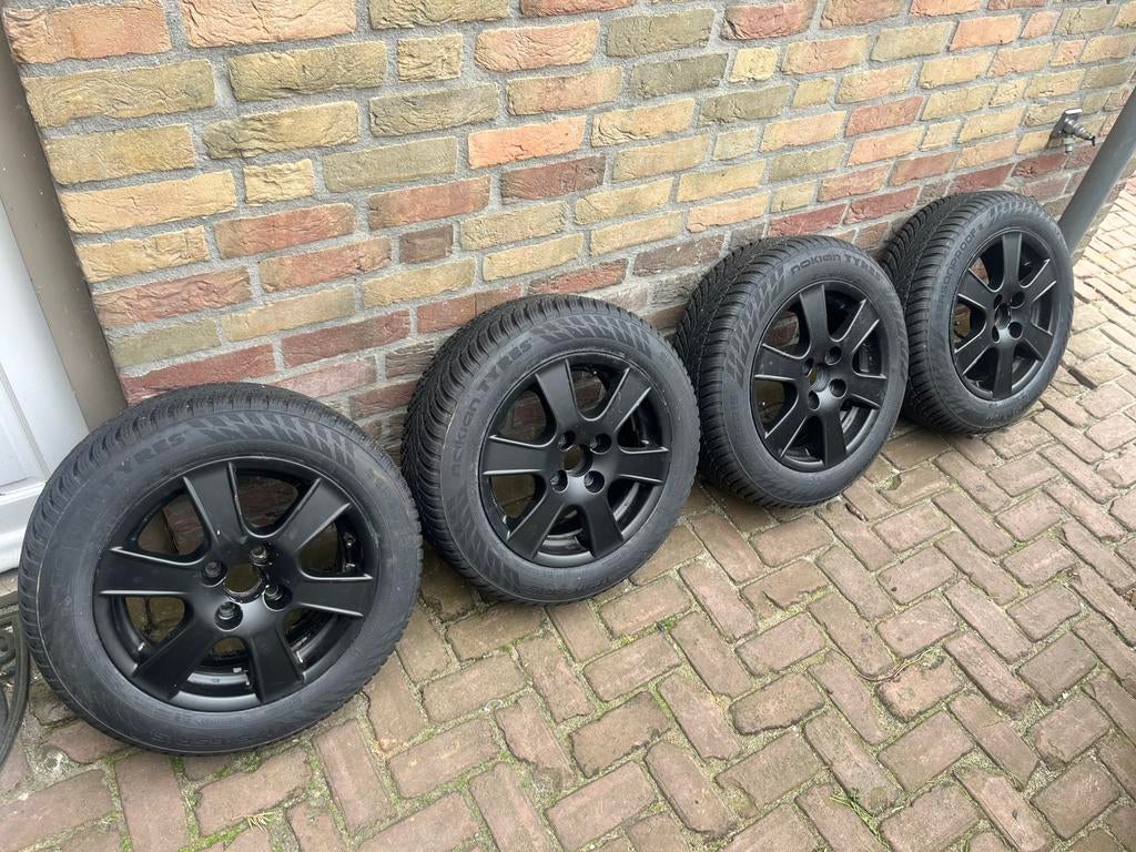 4x100 15inch velgen met nieuwe Nokian 175/65R15 88H banden, Ophalen, 15 inch, 175 mm, Banden en Velgen