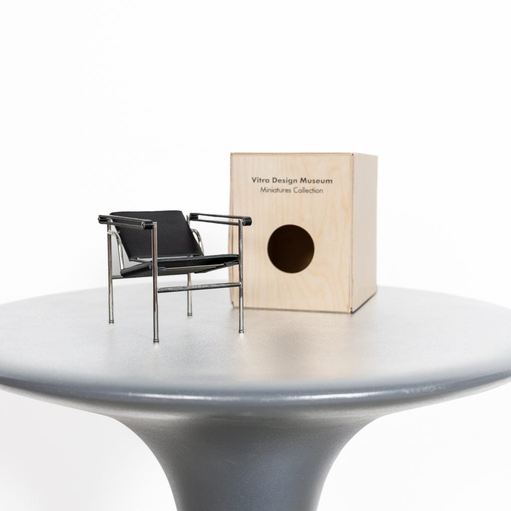 1x Vitra/Cassina Miniatuur LC1 Fauteuil Zwart Leer