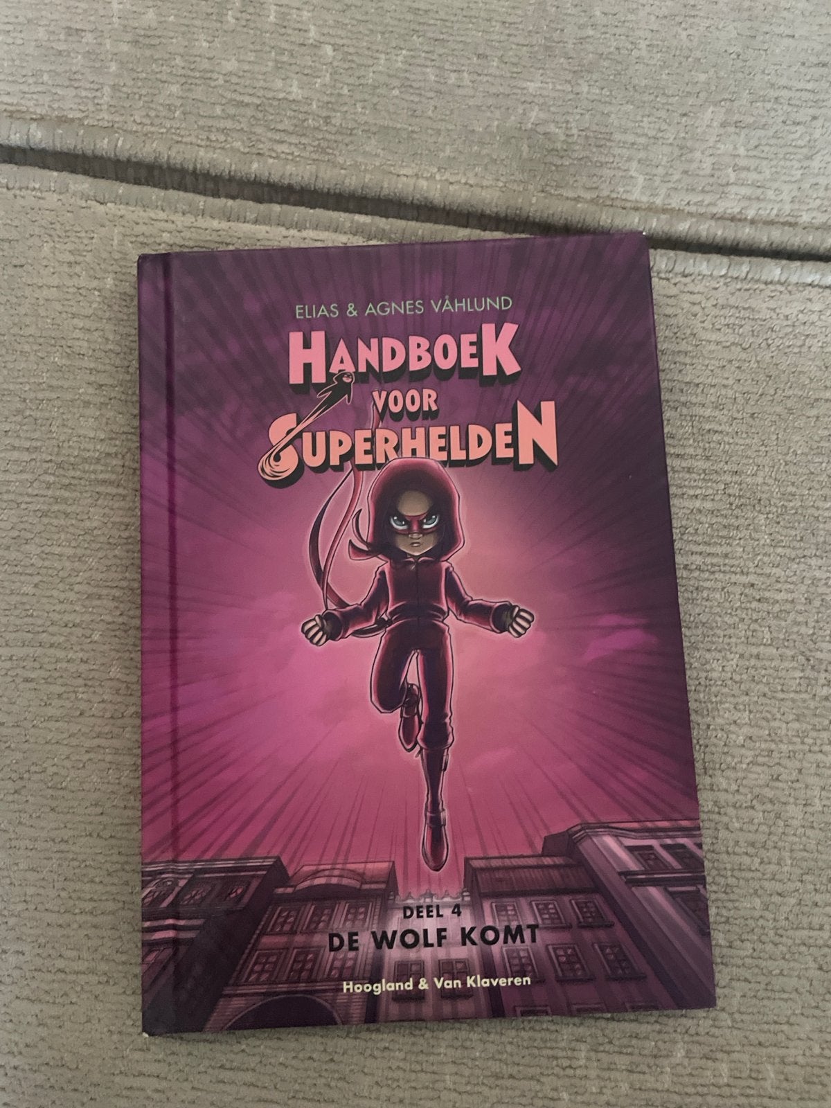 Handboek voor Superhelden: De Wolf Komt (Deel 4), Ophalen of Verzenden, Zo goed als nieuw, Fictie