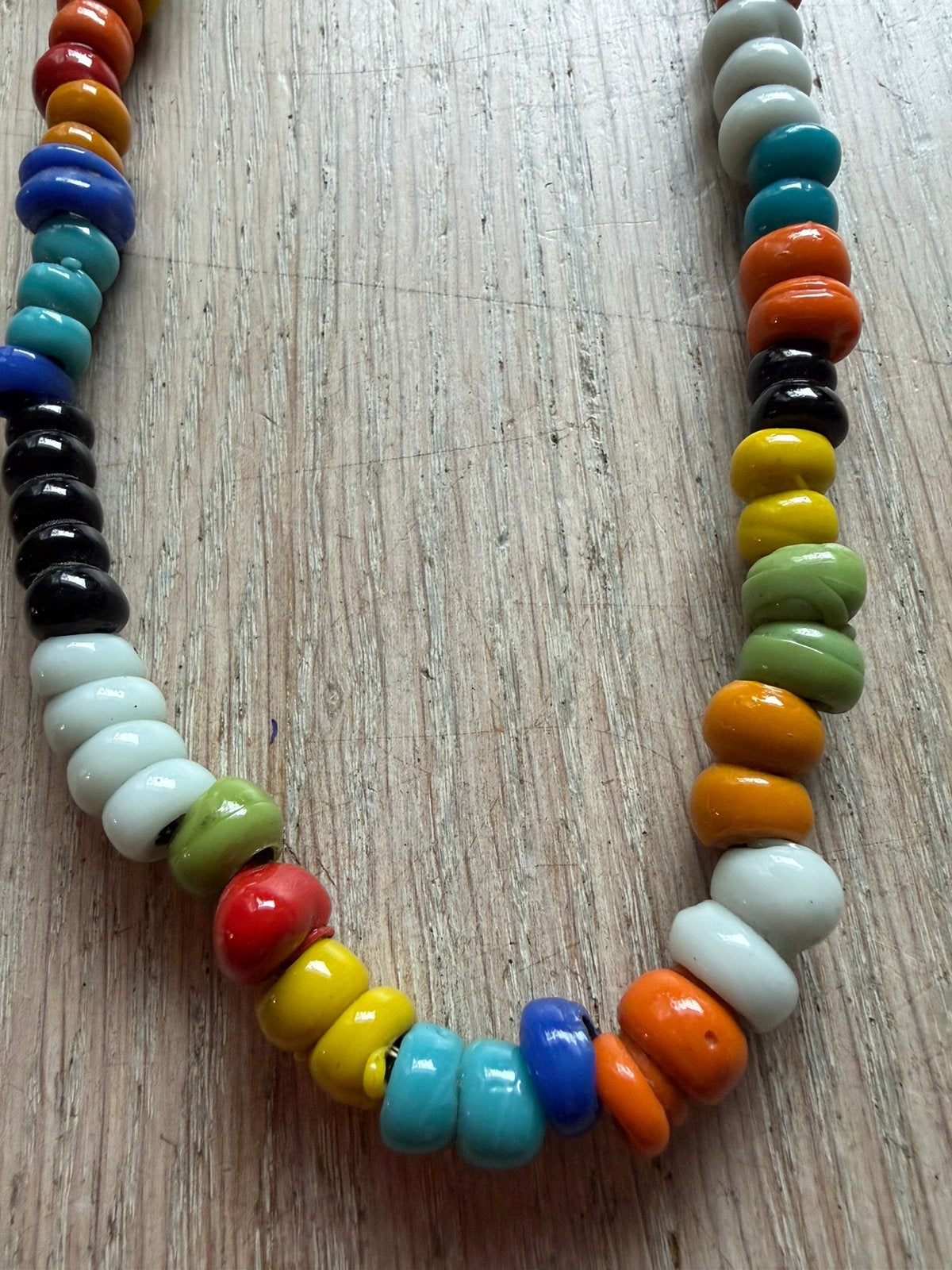 Ketting met oude afrikaanse multi color glaskralen, Verzenden, Zo goed als nieuw, Overige materialen