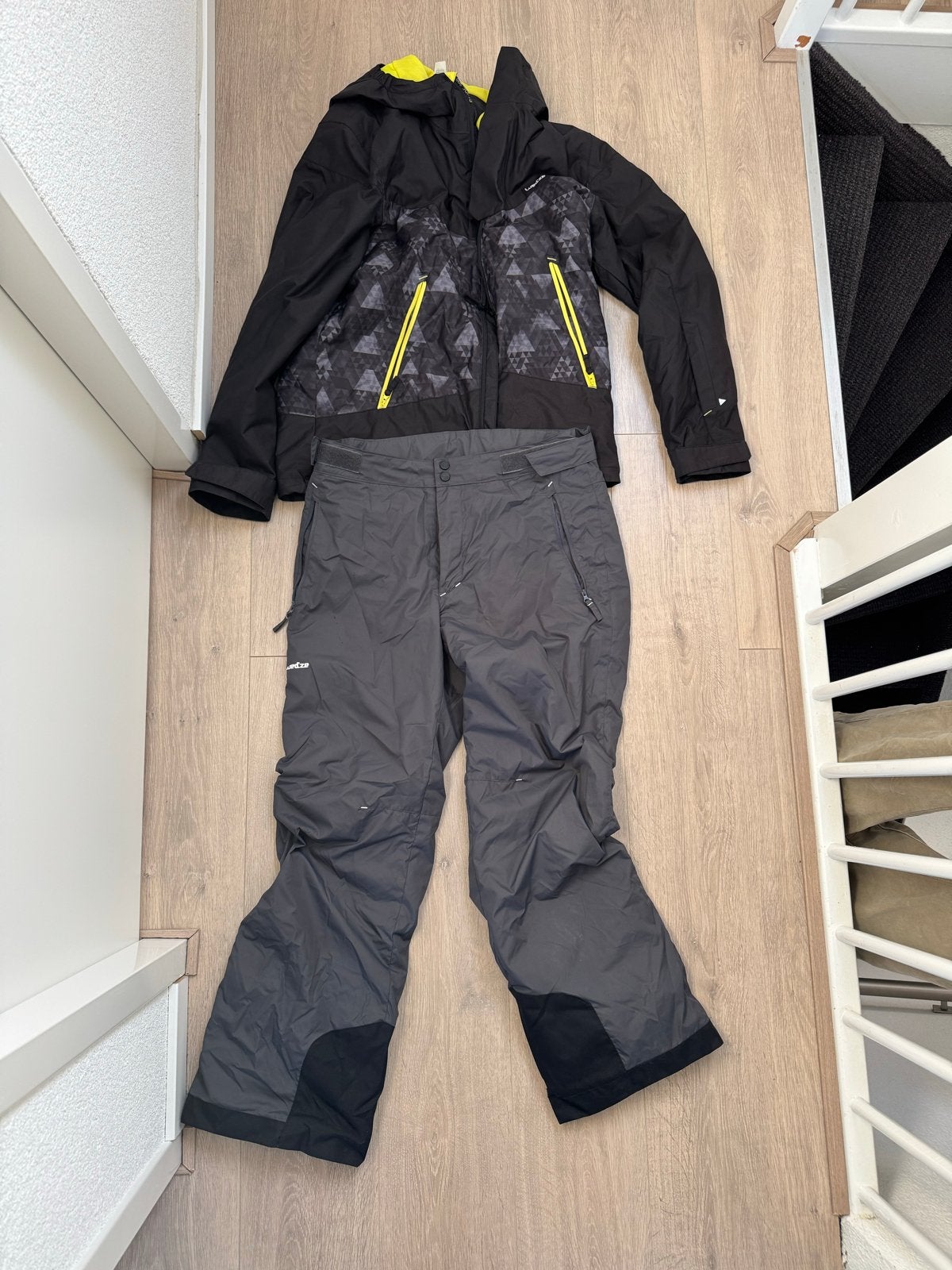 Decathlon ski-jas en skibroek - Maat M/L, Kleding | Heren, Ophalen of Verzenden, Gedragen, Pak