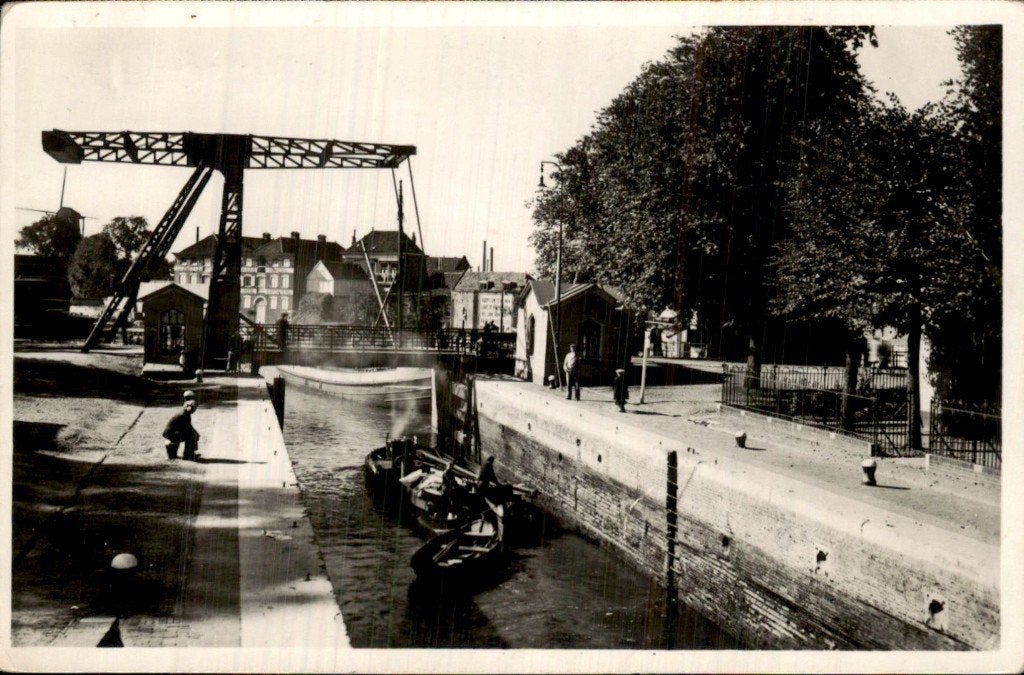 Gouda - Nieuwe Veerstal - Sluis en brug, Ophalen of Verzenden, 1940 tot 1960, Gelopen, Zuid-Holland