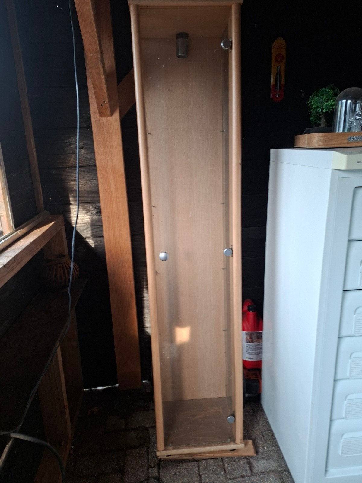 gratis Vitrine kast 2 x met 4 glasplaten en verlichting, Huis en Inrichting, Kasten | Vitrinekasten, Ophalen, 50 tot 100 cm, Zo goed als nieuw