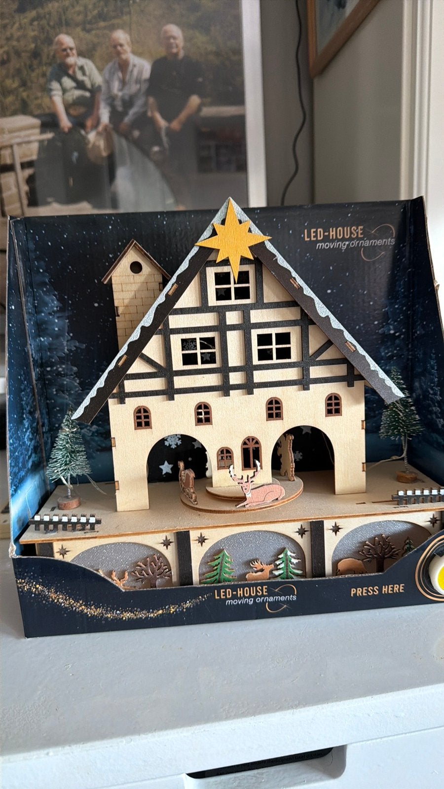 Led house kerst beweegbare onderdelen, Ophalen, Zo goed als nieuw