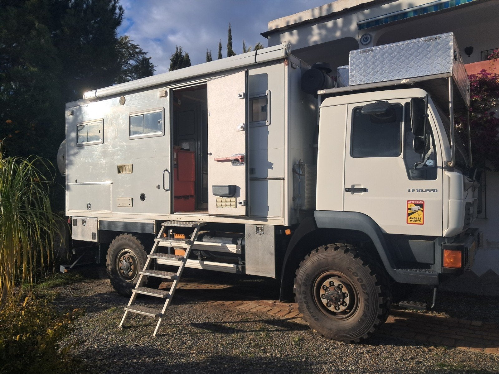 MAN te koop. 4x4 camper-truck, klaar voor vertrek., Particulier, Buscamper of Camperbus, Overige merken