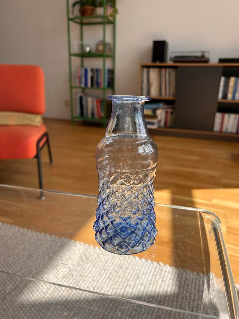 Handgeblazen vaasje blauw glas Sissy Boy, Huis en Inrichting, Woonaccessoires | Vazen, Ophalen of Verzenden, Zo goed als nieuw