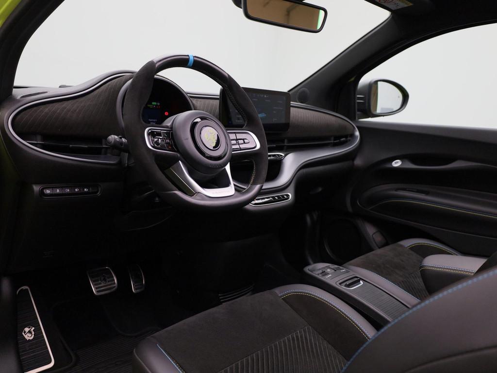 Abarth Fiat 500C Abarth Scorpionissima 42 kWh | Navigatiesys, Auto's, 12 maanden, Gebruikt, 4 stoelen, Alcantara