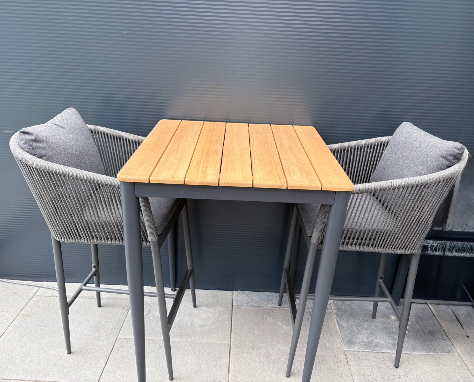 Luxe bartafel met twee krukken, Ophalen, Zo goed als nieuw