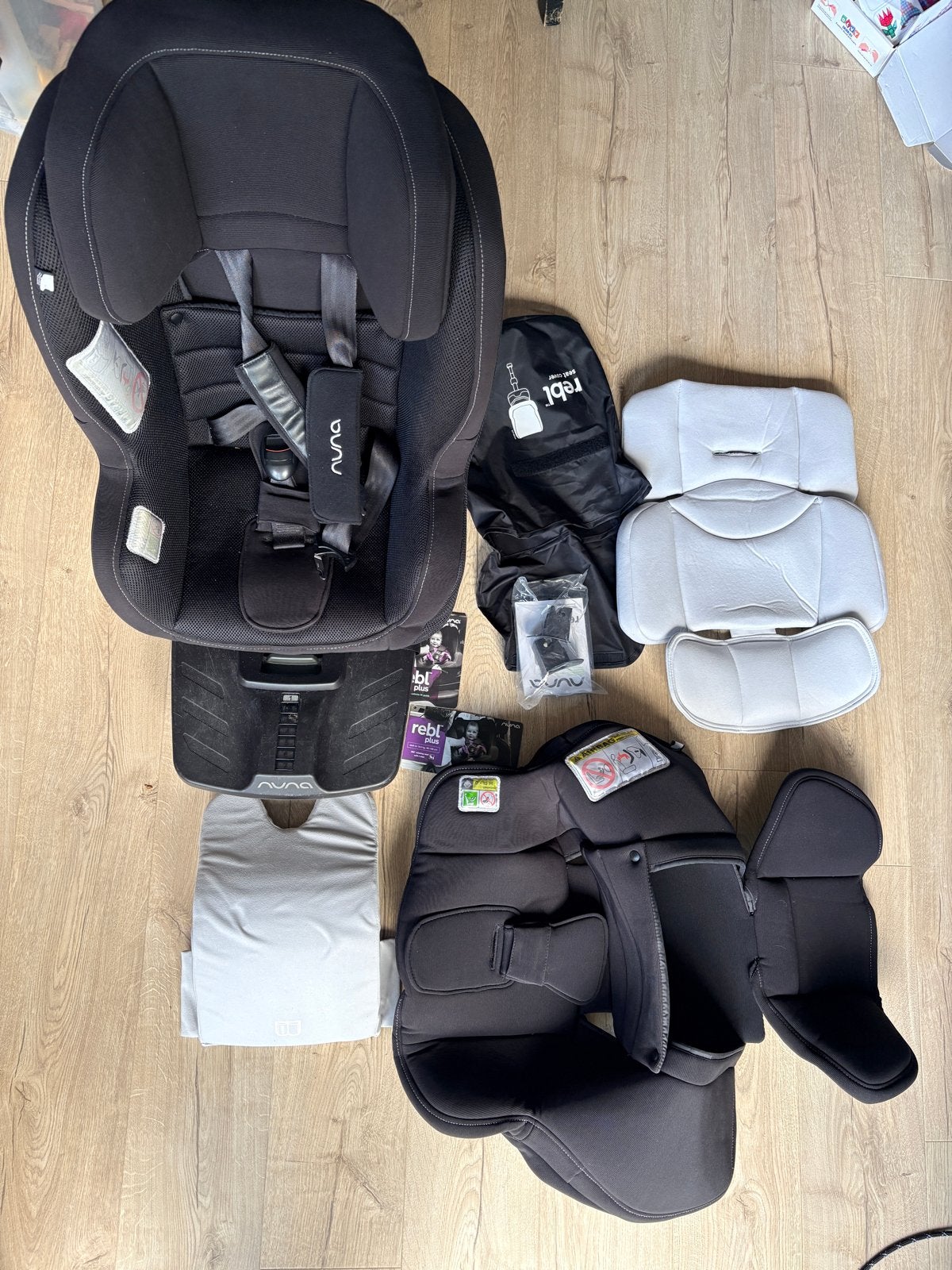 Nuna Rebl Plus autostoel met Isofix en accessoires, Kinderen en Baby's, 0 t/m 18 kg, Verstelbare rugleuning, Zo goed als nieuw
