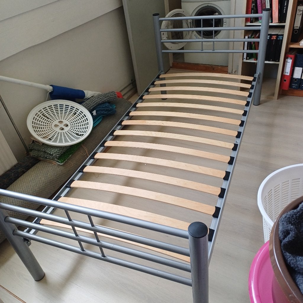 Grijs 1 persoons bed, Ophalen, Gebruikt, 90 cm, Eenpersoons