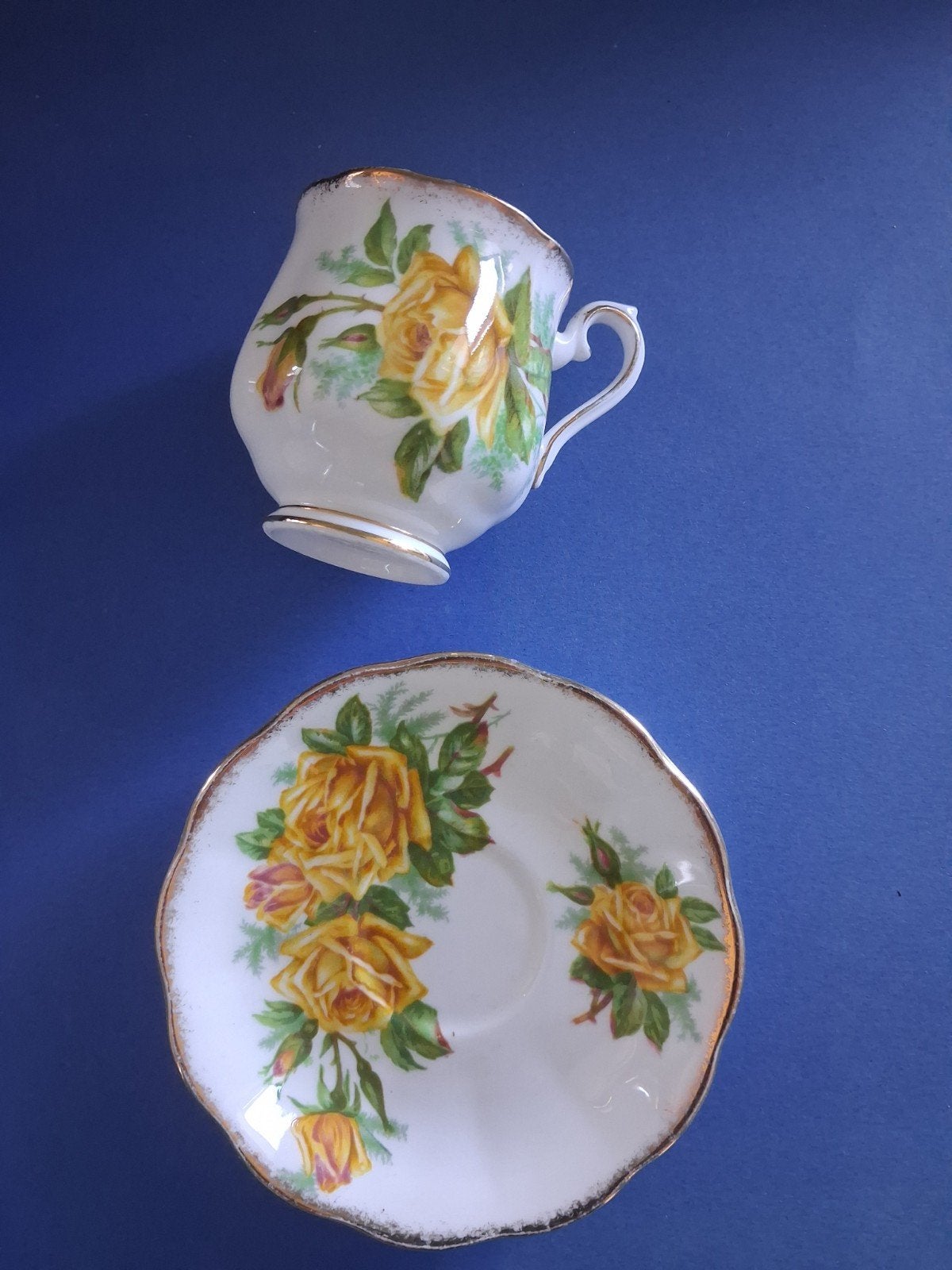 Royal Albert 'Tea Rose' kop en schotel, geel, Ophalen of Verzenden