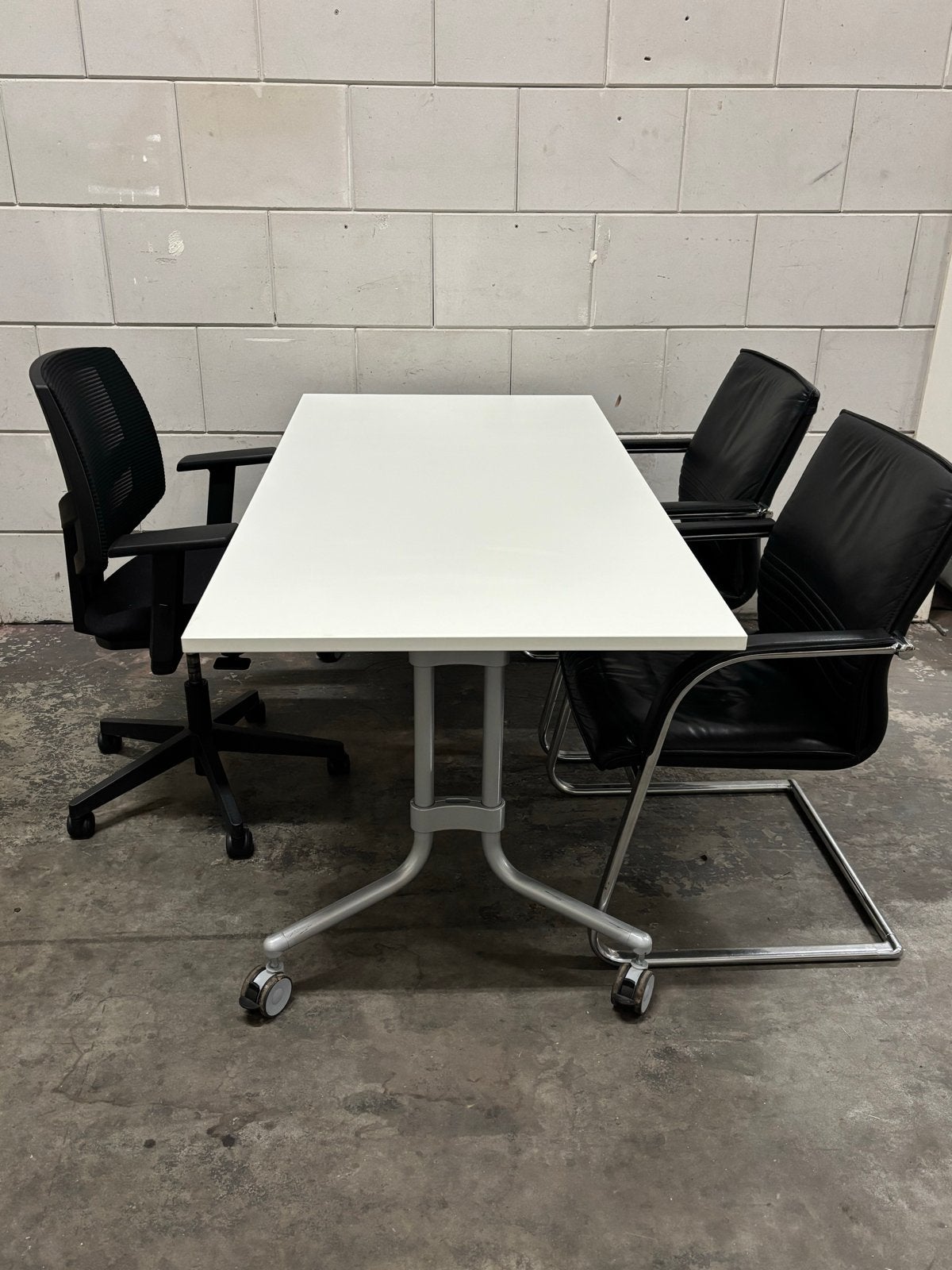 Complete set: klaptafel, bureaustoel, 2 vergaderstoelen, Ophalen, Gebruikt