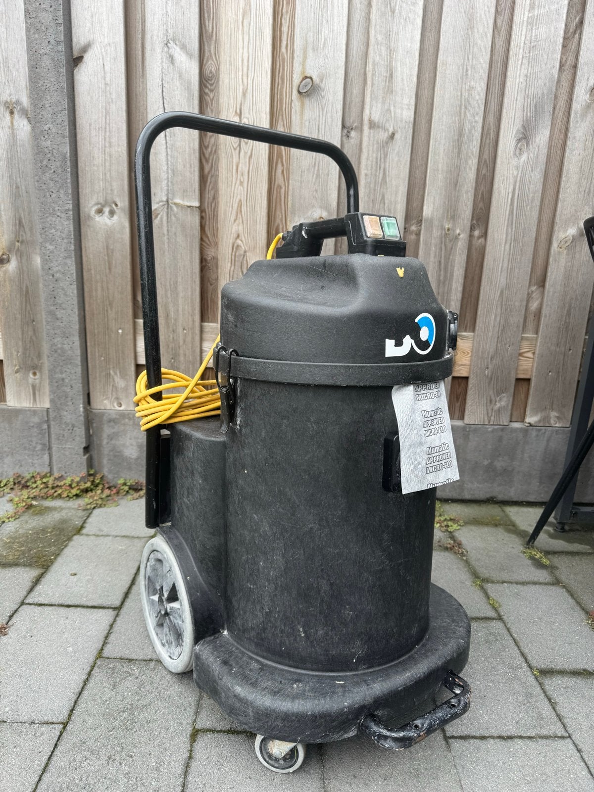 Numatic NDD 900A Industriële stofzuiger 2400W, Witgoed en Apparatuur, Stofzuigers, Inclusief accessoires, Gebruikt, Numatic, Industriële stofzuiger