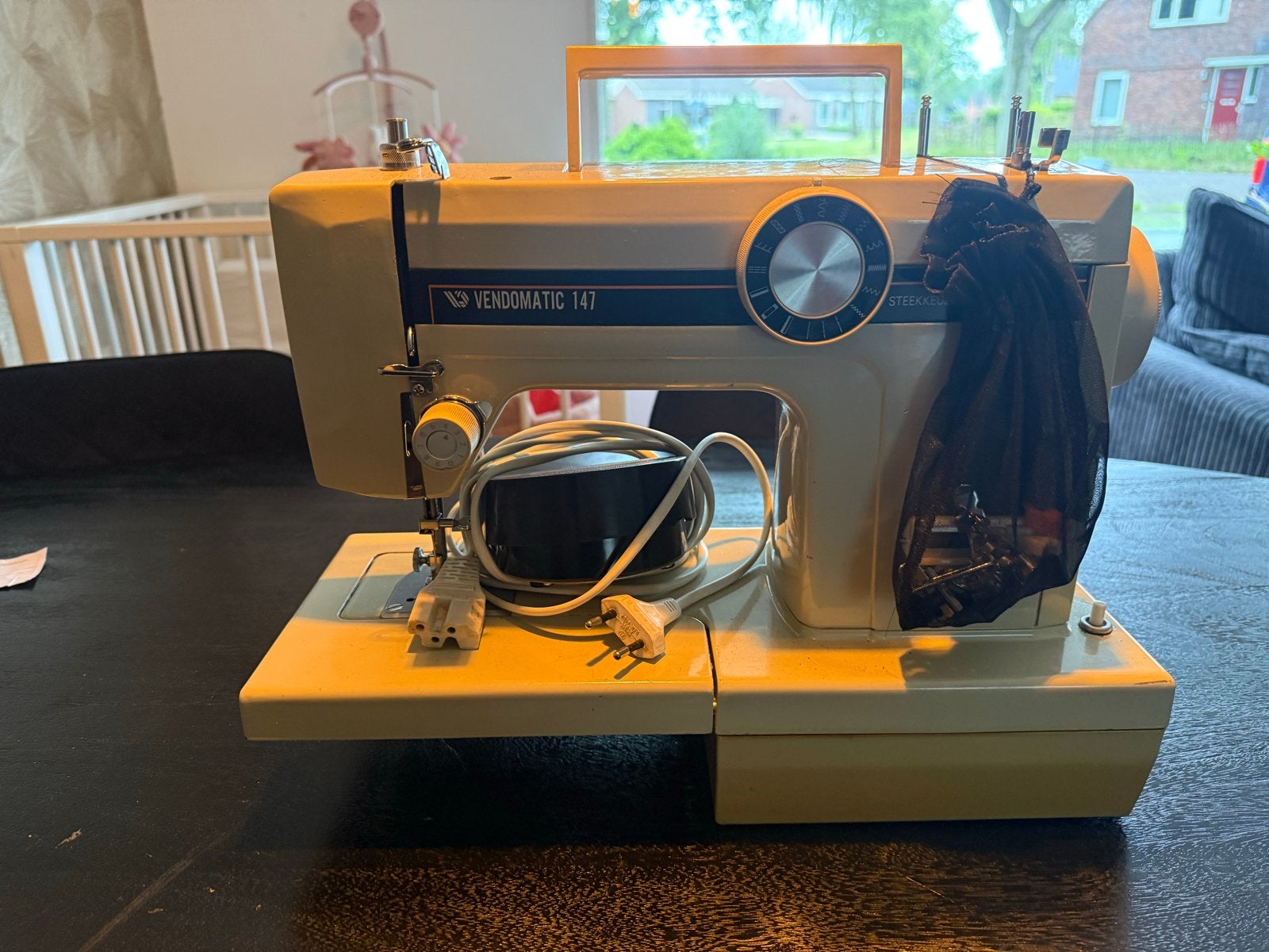 Vendomatic 147 Naaimachine met accessoires en hoes, Ophalen of Verzenden, Gebruikt, Naaimachine, Overige merken