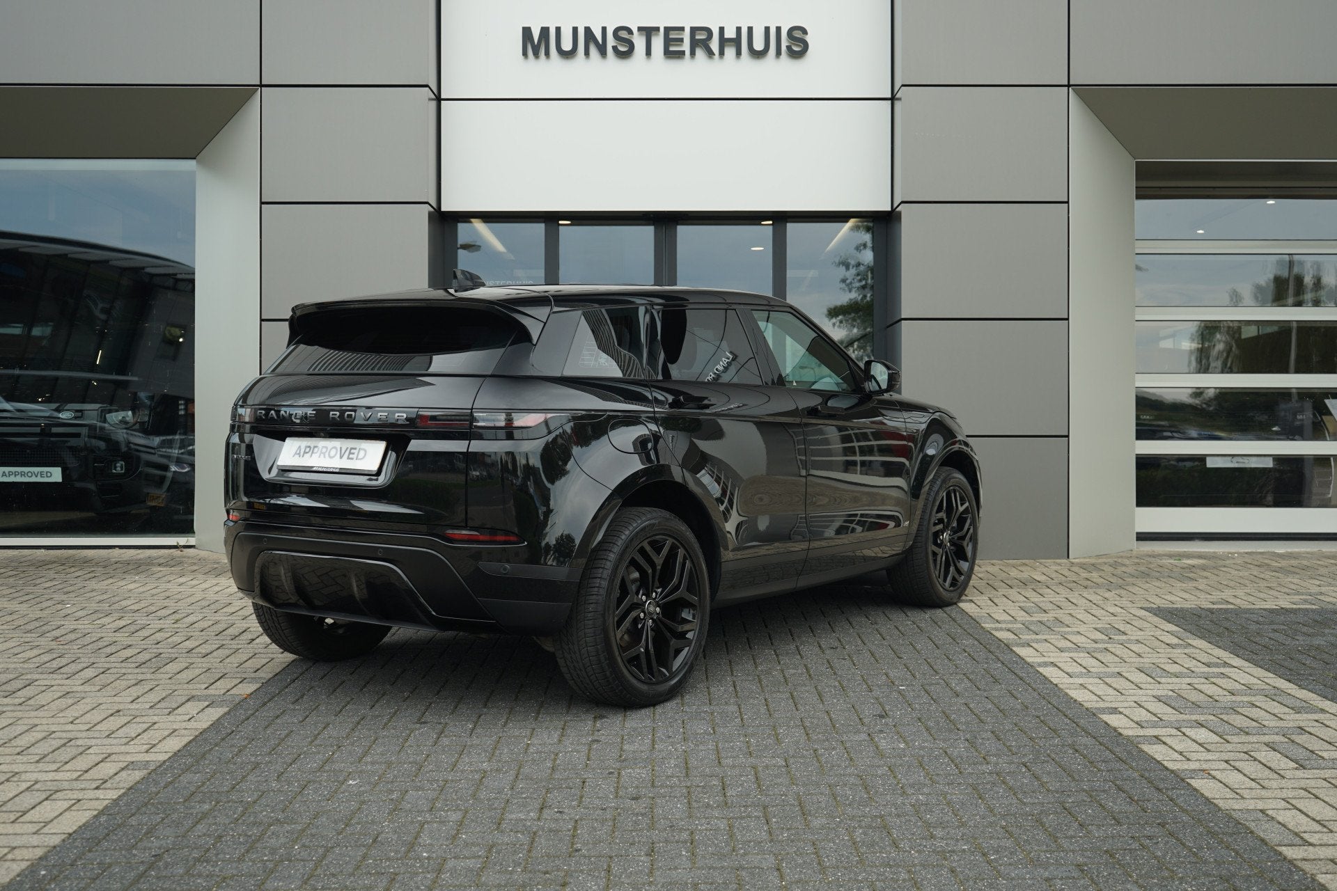 Land Rover Range Rover Evoque P300e PHEV AWD S | Schuif/Kant, Automaat, 12 maanden, Zwart, Vierwielaandrijving