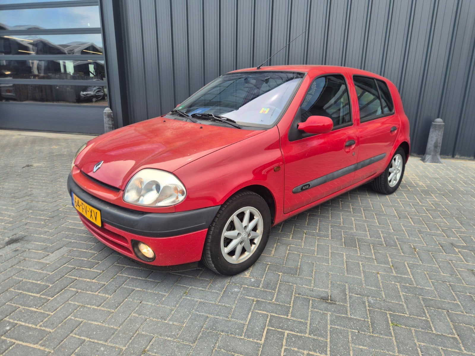Renault Clio 1.6 16V 5DR 2000 Nieuwe Apk., Auto's, Voorwielaandrijving, Stof, 40 €/maand, 4 cilinders