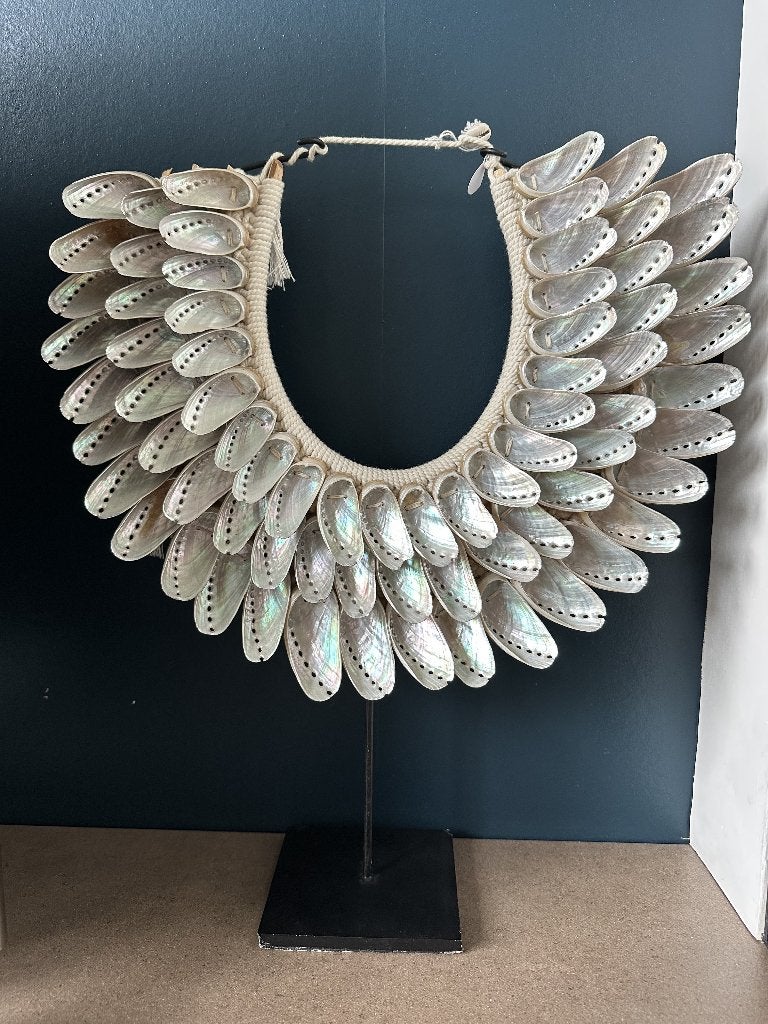 Unieke Homedecoration Abalone schelpenketting op standaard, Natuurlijk materiaal, 42 cm, Blauw, Overige stijlen