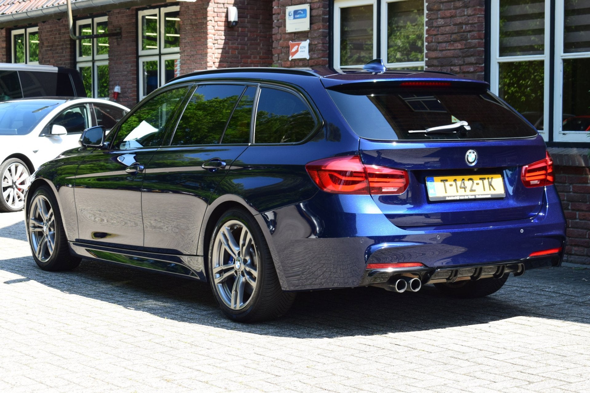 BMW 3-serie Touring 330i Aut Individual M Pakket Sport Shado, Automaat, Achterwielaandrijving, 4 cilinders, Blauw