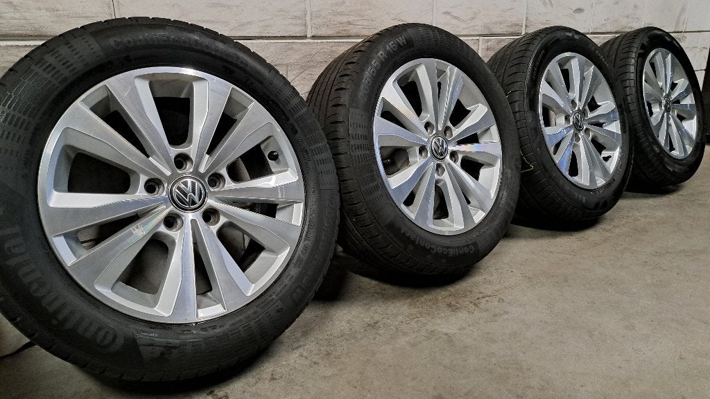 Bi-color velgen Golf Caddy Touran Altea A4 Octavia 205/55/16, Auto-onderdelen, Gebruikt, 16 inch, Banden en Velgen, Personenwagen