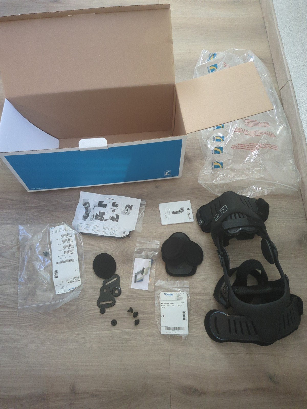 Össur CTÏ Knie brace links gloed nieuw, Diversen, Ophalen of Verzenden, Nieuw