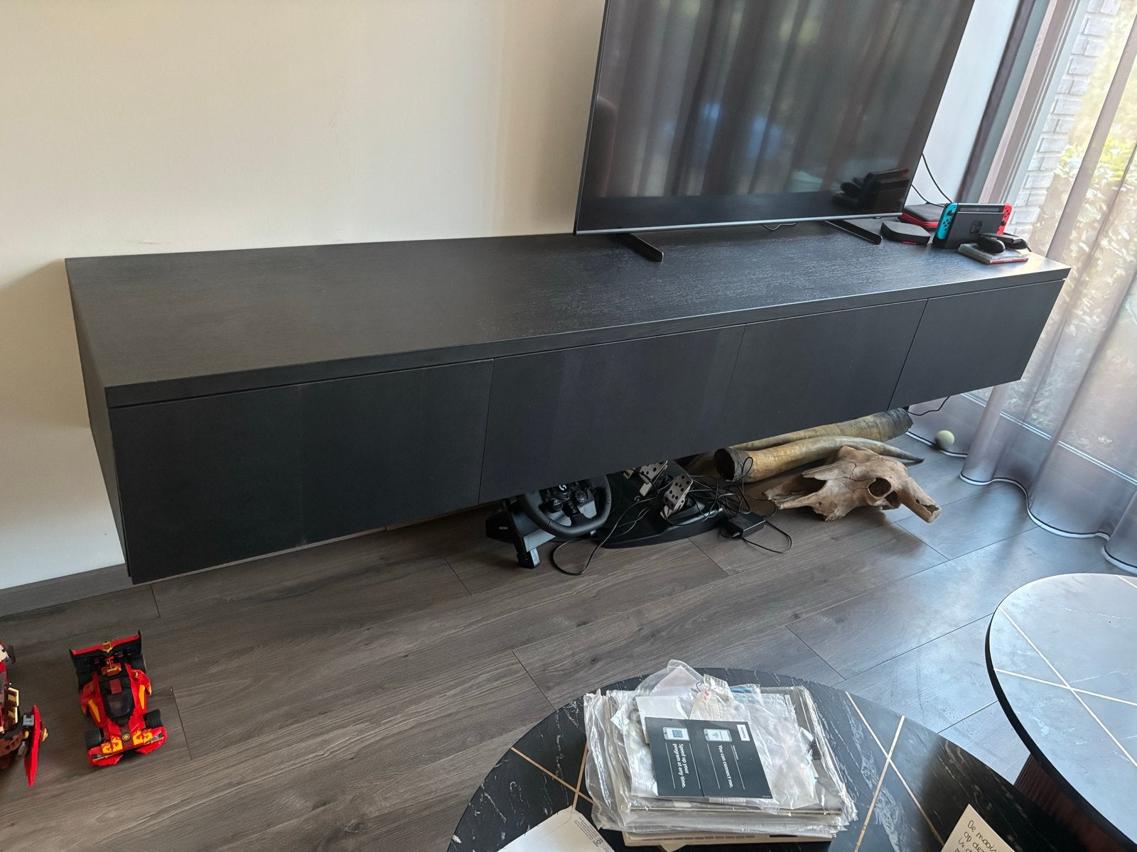 Zwart zwevend tv-meubel met lades, Huis en Inrichting, Kasten | Televisiemeubels, Ophalen, Gebruikt, 200 cm of meer, Minder dan 100 cm