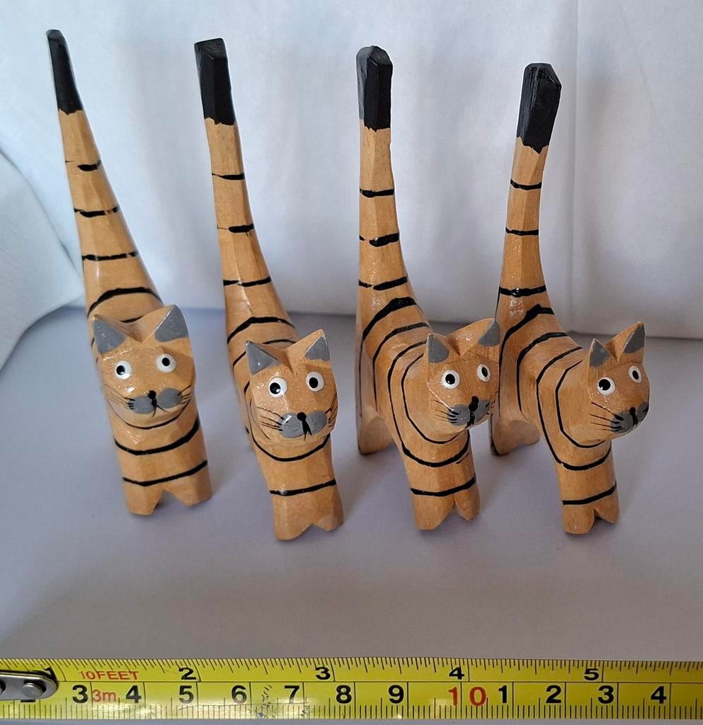 Set van 4 houten katten / poezen -beeldjes, Antiek en Kunst, Ophalen of Verzenden
