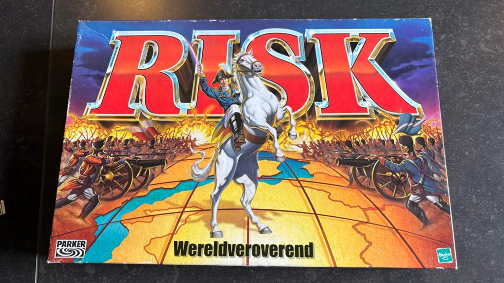 Risk Bordspel - Wereldveroverend Strategisch Spel, Drie of vier spelers, Ophalen of Verzenden, Zo goed als nieuw
