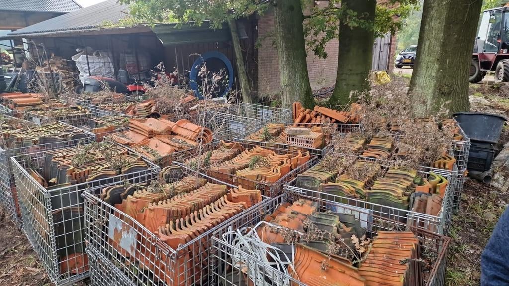 Partij Dakpannen OVH 2000 stuks in gitterbox, Ophalen, Gebruikt, Steen of Klei, 15 m² of meer