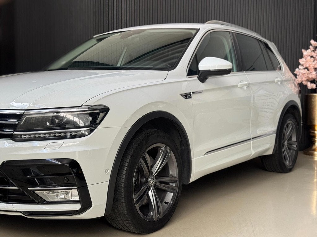 Volkswagen Tiguan 2.0 TDI 4Motion R-LINE | 190PK | VIRTUAL |, Automaat, Gebruikt, Automatische klimaatregeling, Wit