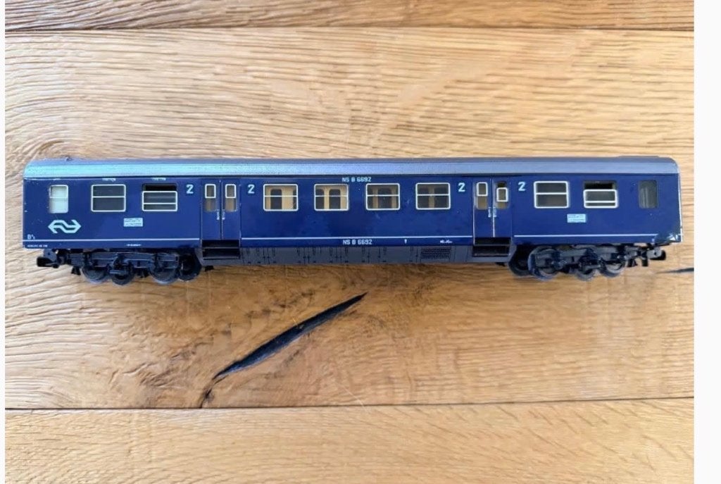Märklin 4049 H0 Personenrijtuig (2e kl.) B 6692 van de NS, Hobby en Vrije tijd, Modeltreinen | H0, Ophalen, Wisselstroom, Gebruikt
